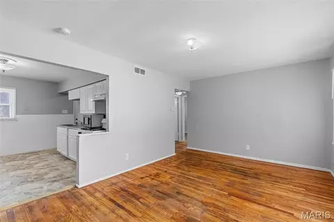 8433 1st St, Berkeley, MO 63134 photo 7