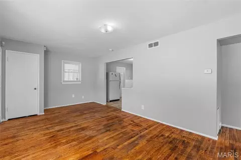 8433 1st St, Berkeley, MO 63134 photo 6