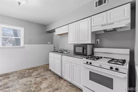 8433 1st St, Berkeley, MO 63134 photo 10