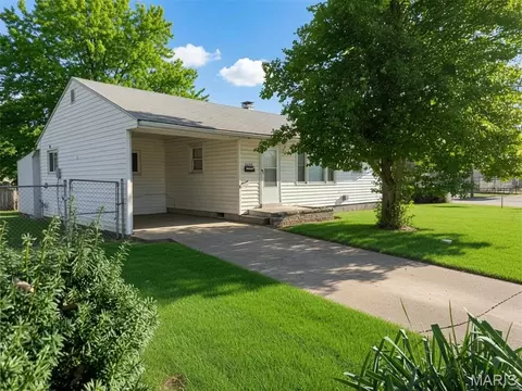 8433 1st St, Berkeley, MO 63134 photo 2