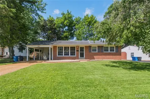 350 Saint Patrick Ln, Florissant, MO 63031