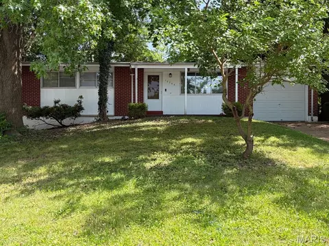 10204 Dacey Dr, Dellwood, MO 63136