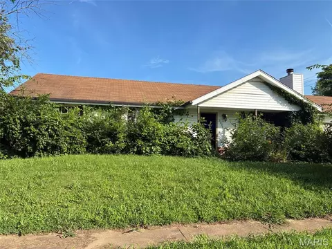2803 Freemantle Dr, Florissant, MO 63031