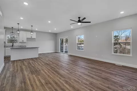 Living - 109 Ventnor Ave, Union, MO 63084 photo 1 of 4