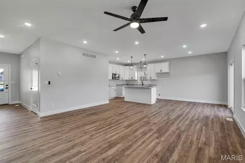 Living - 109 Ventnor Ave, Union, MO 63084 photo 2 of 4