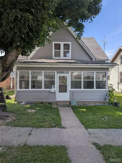 1717 High St, Chester, IL 62233