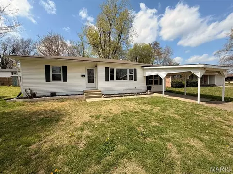 1014 S Woodland Dr, Dexter, MO 63841