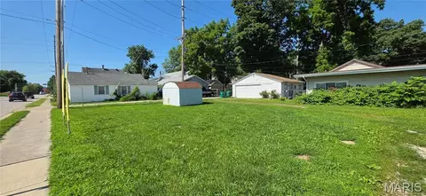 Exterior - 519 E Washington St, O'fallon, IL 62269 photo 3 of 4