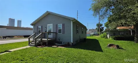 Exterior - 519 E Washington St, O'fallon, IL 62269 photo 2 of 4
