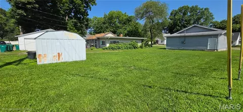Exterior - 519 E Washington St, O'fallon, IL 62269 photo 4 of 4