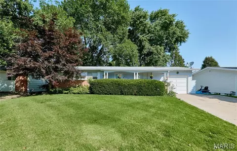 2755 Patterson Rd, Florissant, MO 63031