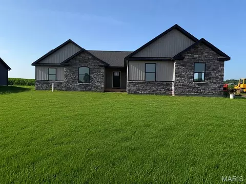 1006 Brianna Ct, Jerseyville, IL 62052