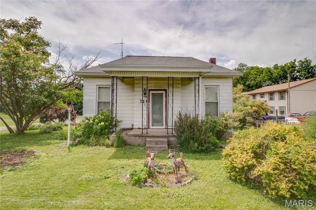 724 S Plum St, Carlinville, IL 62626
