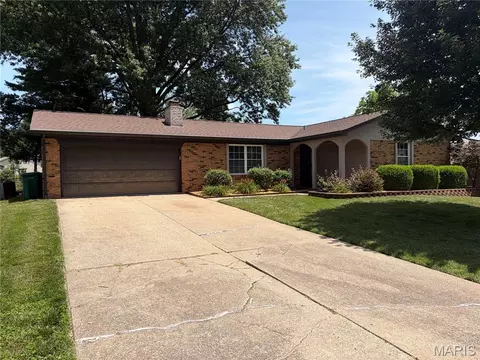 104 San Mateo Dr, Belleville, IL 62221