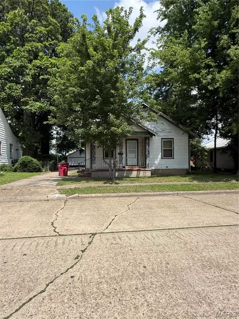 220 N Prairie St, Sikeston, MO 63801