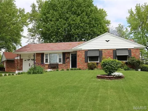 1131 Dunford Dr, Saint Louis, MO 63137