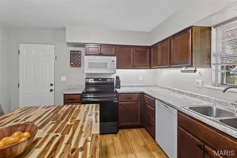 2229 E A St, Belleville, IL 62221 photo 9