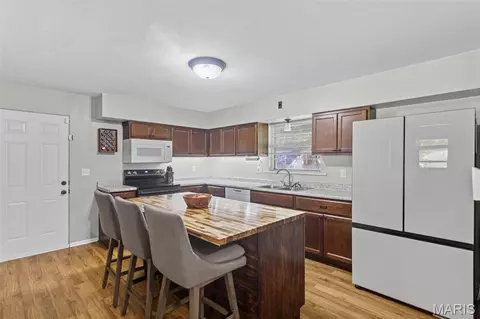 2229 E A St, Belleville, IL 62221 photo 6