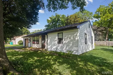 2229 E A St, Belleville, IL 62221 photo 2