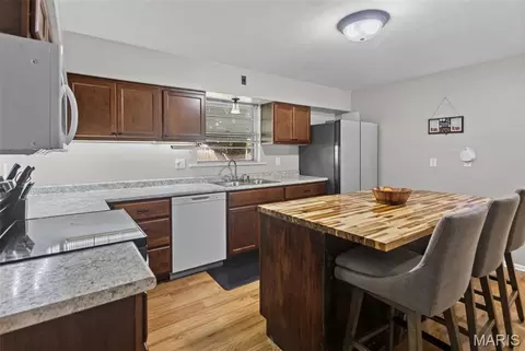 2229 E A St, Belleville, IL 62221 photo 7