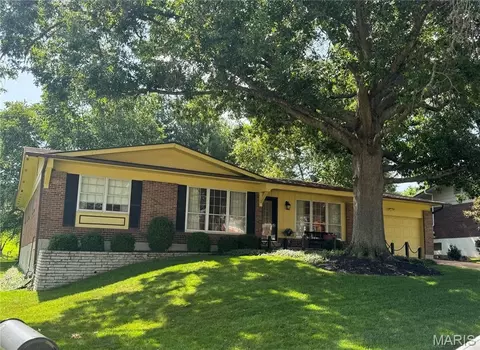 9218 Laramie Dr, Saint Louis, MO 63126