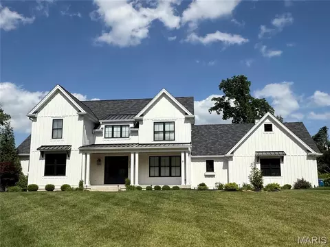 100 Ladue Meadows Ln, Creve Coeur, MO 63141