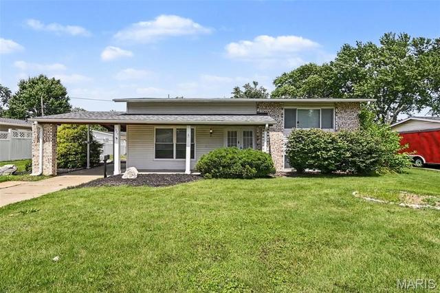 1375 Jackson Ln, Florissant, MO 63031