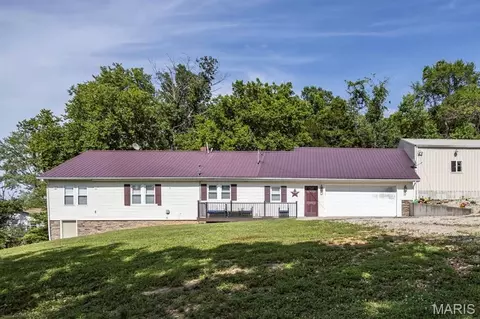 303 Harold St, Crocker, MO 65452