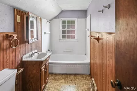Bath - 754 Leon St, Cahokia, IL 62206 photo 2 of 2