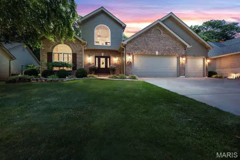 310 Highland Meadows Ct, Wentzville, MO 63385