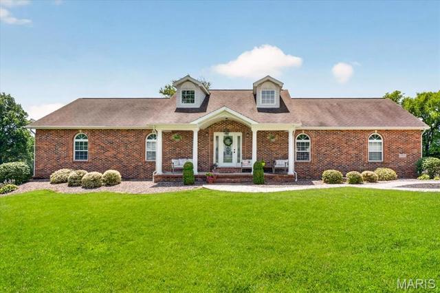 21610 Westview Rd, Carlyle, IL 62231