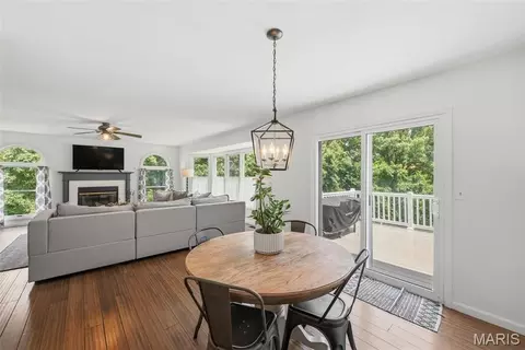 Dining - 501 Oak Leaf Manor Ct, Ballwin, MO 63021 photo 4 of 4