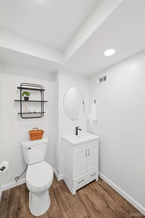 Bath - 501 Oak Leaf Manor Ct, Ballwin, MO 63021 photo 5 of 5