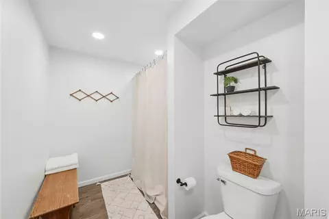 Bath - 501 Oak Leaf Manor Ct, Ballwin, MO 63021 photo 4 of 5