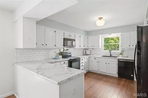 Kitchen - 501 Oak Leaf Manor Ct, Ballwin, MO 63021 photo 1 of 3