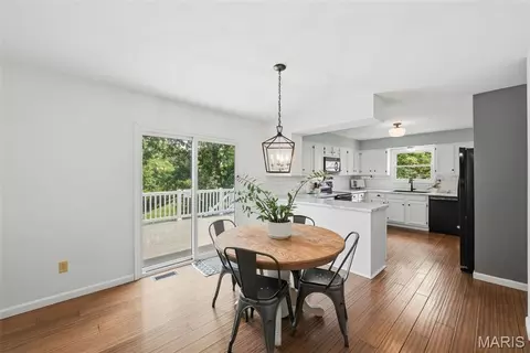 Dining - 501 Oak Leaf Manor Ct, Ballwin, MO 63021 photo 3 of 4