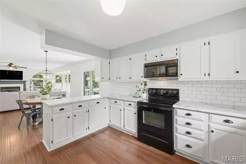Kitchen - 501 Oak Leaf Manor Ct, Ballwin, MO 63021 photo 3 of 3