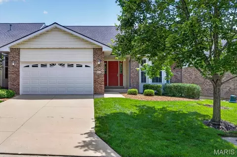 922 Penny Ln, Saint Peters, MO 63376