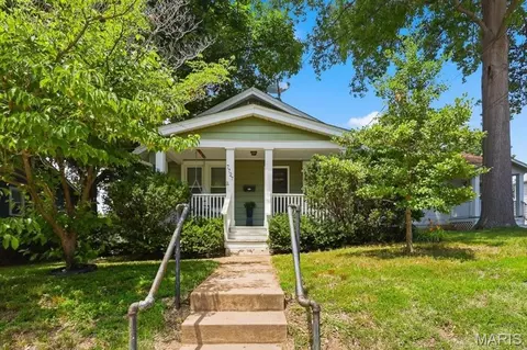 7727 Jerome Ave, Maplewood, MO 63143