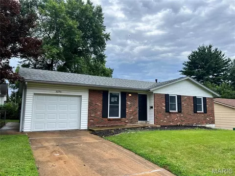 3270 Kingsley Dr, Florissant, MO 63033