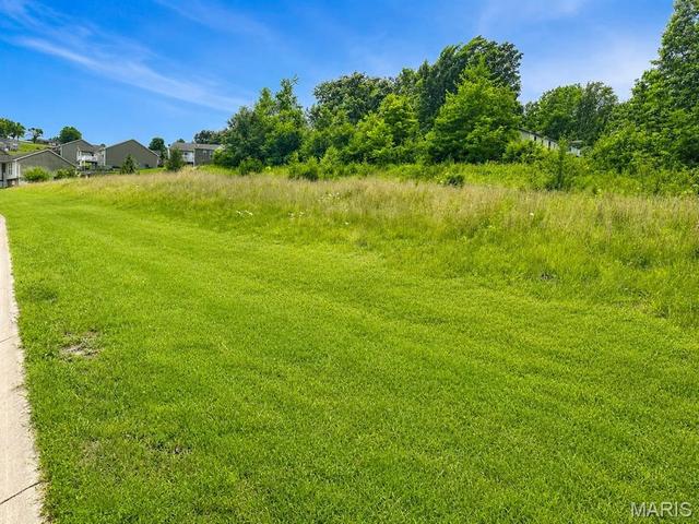 905 Sunset Ln, New Haven, MO 63068