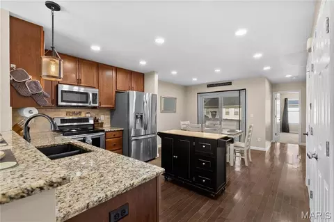 Kitchen - 412 Wild Oak Dr, O'fallon, MO 63368 photo 2 of 4