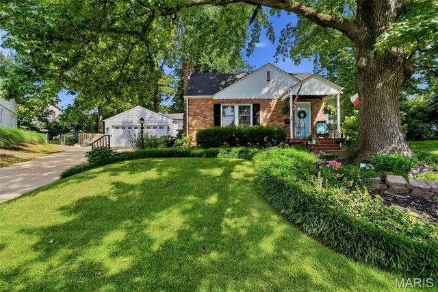 36 Southridge Ct, Glendale, MO 63122