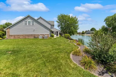 Exterior - 705 E Wesley Dr, O'fallon, IL 62269 photo 9 of 17