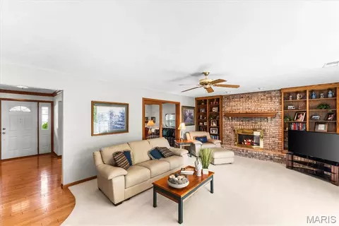 Living - 705 E Wesley Dr, O'fallon, IL 62269 photo 1 of 4