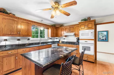 Kitchen - 705 E Wesley Dr, O'fallon, IL 62269 photo 5 of 5