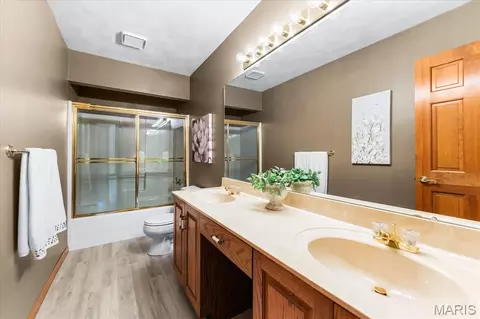 Bath - 705 E Wesley Dr, O'fallon, IL 62269 photo 2 of 5