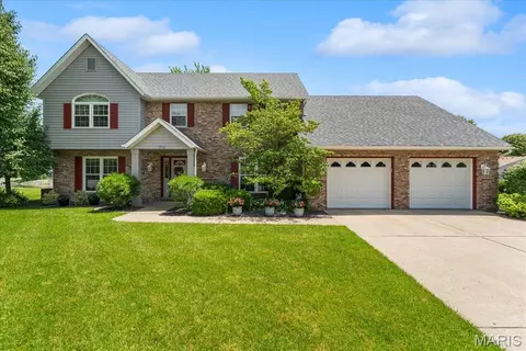 Exterior - 705 E Wesley Dr, O'fallon, IL 62269 photo 10 of 17