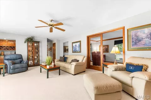 Living - 705 E Wesley Dr, O'fallon, IL 62269 photo 3 of 4
