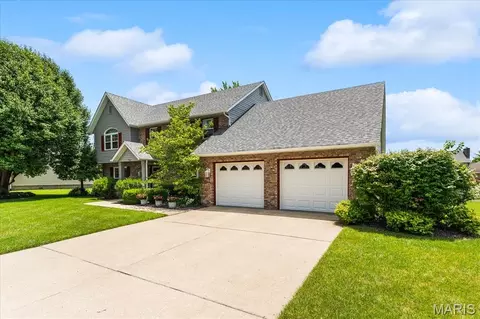 Exterior - 705 E Wesley Dr, O'fallon, IL 62269 photo 11 of 17